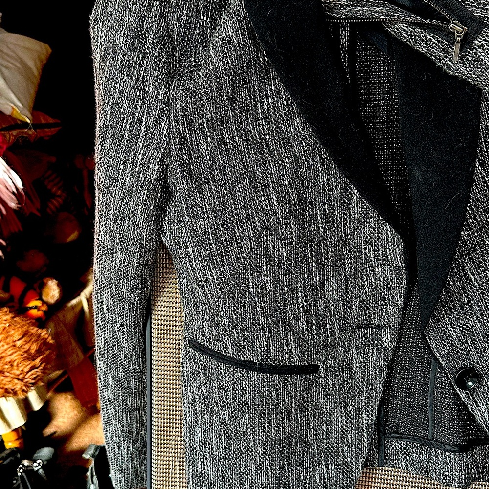 Tweed blazer with zippers at cuff
Black lapel never worn